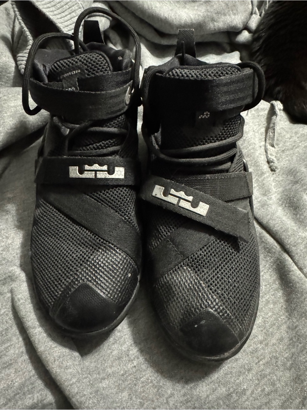 Nike LeBron Soldier 9 Basketball Shoes – Boys 5Y / Women’s 6.5 – Triple Black